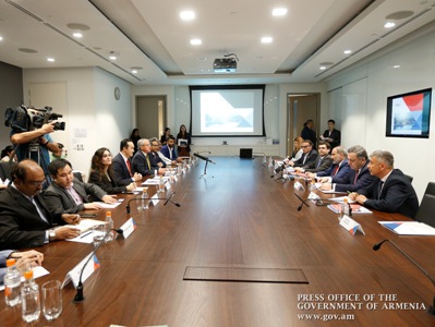 Armenia PM meets with representatives of Singapore Business Federation