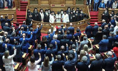 Greek MPs take oath of office
