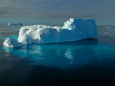 Тающие ледники Антарктиды предложили запорошить искусственным снегом