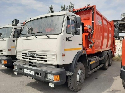 Երեւան հասան քաղաքապետարանի ձեռք բերած աղբատար մեքենաներից եւս երկուսը. խոսնակ