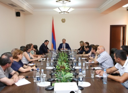 Armenian Security Council Secretary meets representatives of civil society