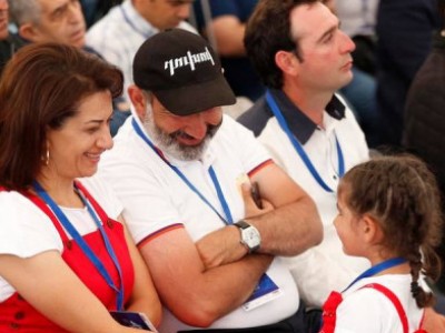 Armenia PM, wife, youngest daughter at 2019 Sevan Startup Summit