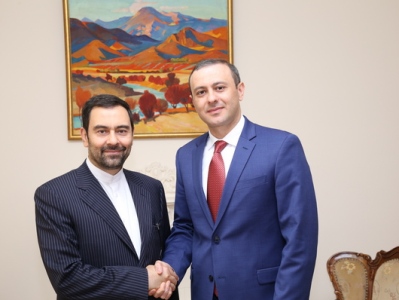 Armenia Security Council Secretary receives Iran Ambassador