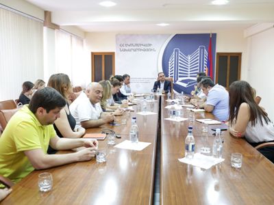 Armenia economy minister meets with representatives of exporting companies