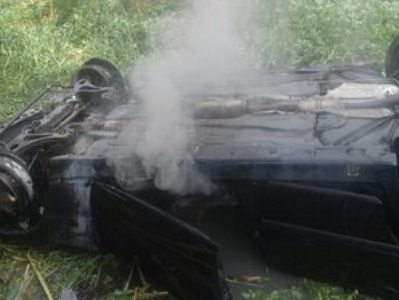 Երևան-Իջևան ճանապարհին «Mercedes»-ը գլխիվայր շրջվել է եւ բռնկվել․ 3 հոգի հոսպիտալացվել է (ֆոտո)