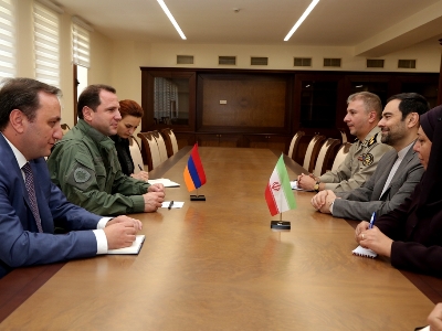 Armenian Defense Minister receives outgoing Iranian ambassador
