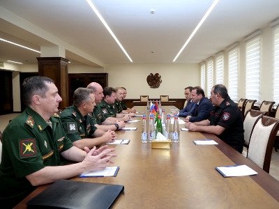 Armenia Defense Minister receives Russian Defense Ministry's Military Police delegation