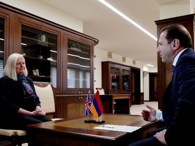 UK Ambassador holds farewell meeting with Armenia defense minister