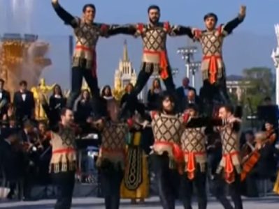 Ancient Armenian national dance shown to Russia’s Putin