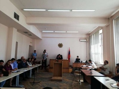 Միջնորդեցին գրավի դիմաց ազատ արձակել «Զինված խմբի» «պարագլխին». դատարանը հեռացավ որոշում կայացնելու