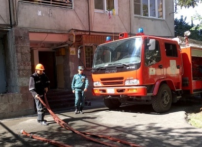 Fire breaks out in Yerevan apartment (PHOTOS)