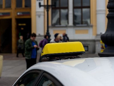 В Японии старый таксист врезался в массу пешеходов