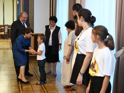 Արմեն Սարգսյանն ու նրա տիկինը հյուրընկալել են Հովհաննես Թումանյանի ժառանգներին