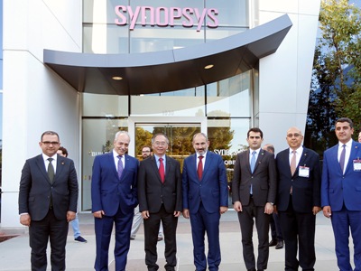 PM discusses cooperation with Synopsys leadership in Silicon Valley (PHOTOS)
