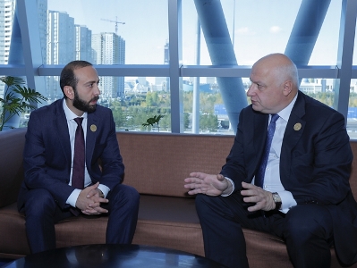 Ararat Mirzoyan meets with PA OSCE Chair
