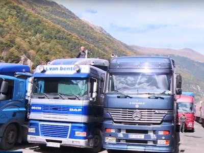 Armenia truck drivers forced to pay huge fines at Upper Lars