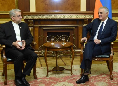 Armenia Deputy PM receives Iranian energy minister