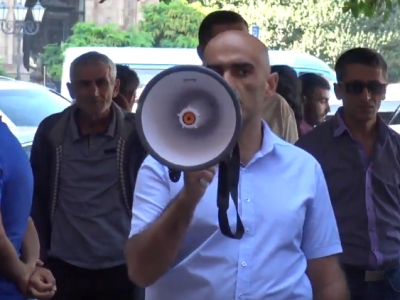 Armenia village residents hold protest outside Armenian government’s building