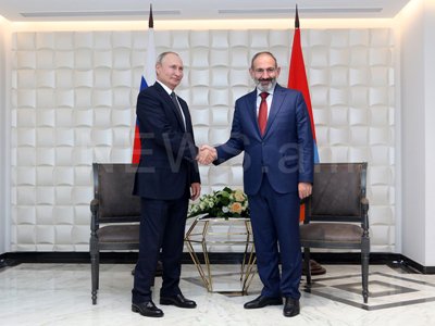 Armenia PM holds phone talk with Vladimir Putin