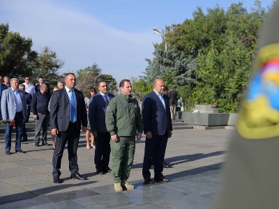 Դավիթ Տոնոյանն ու Արխանգելսկի նահանգապետը այցելել են Անհայտ զինվորի հուշահամալիր