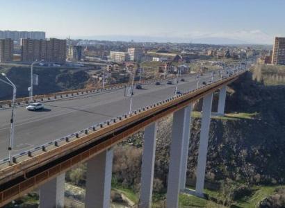 Կինն անցել է Դավիթաշեն կամրջի վտանգավոր եզրագիծը ու ցանկանում է ցած նետվել