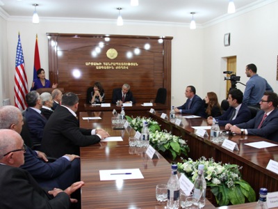 Կոնգրեսականներ Ջեքի Սփիըրը և Ջուդի Չուն հանդիպումներ են ունեցել Արցախի խորհրդարանում