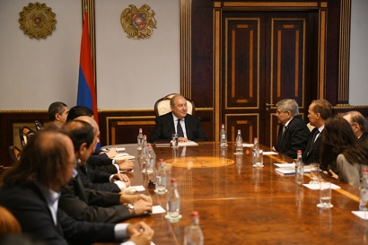 Կշարունակեն ակտիվ ջանքերը. Արմեն Սարգսյանն ընդունել է Արցախի բարեկամների համաժողովի պատվիրակությանը