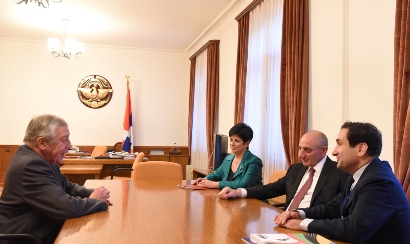 Artsakh President receives François Rochebloine