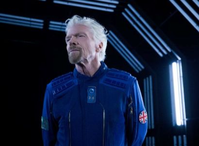 Under Armour представила костюмы для космических туристов Virgin Galactic