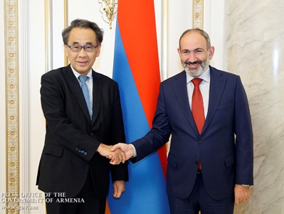 Armenian PM invites Japanese counterpart to visit Armenia (PHOTO)