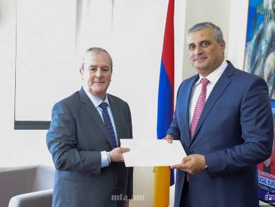 Guatemalan ambassador hands copy of his credentials to Deputy FM