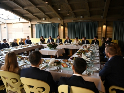 Armenian President has meeting with YPO group member businessmen