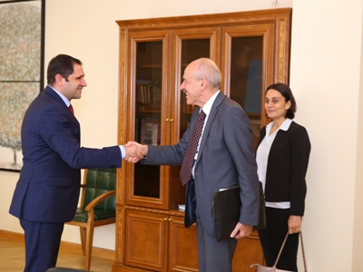 Armenian minister receives German ambassador to Armenia