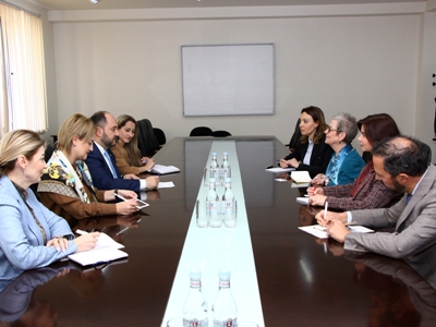 Արայիկ Հարությունյանը ԵՄ դեսպանի հետ քննարկել է Erasmus+ ծրագրի շրջանավարտների ցանց ստեղծելու