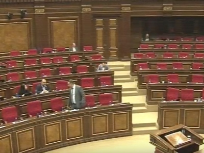 Превращаем в традицию: Депутаты армянского парламента вновь оставили зал заседаний пустым
