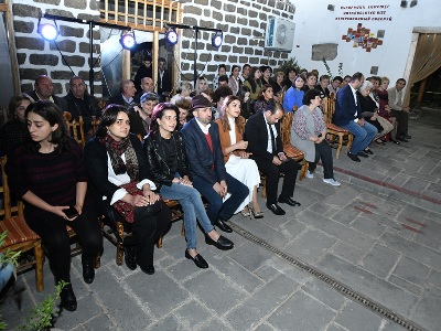 Աննա Հակոբյանն Էջմիածնում դիտել է ‹‹Ժամադրություն Հիսուսի հետ›› ներկայացումը