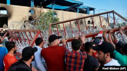 За два дня протестов в Ираке погибли по меньшей мере 63 человека