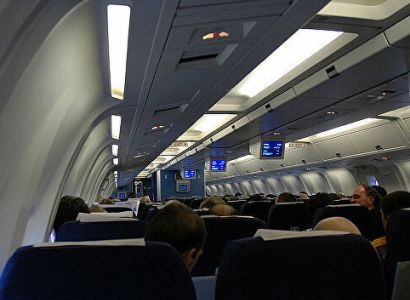 Стюардесса засудила авиакомпанию из-за камеры, установленной пилотами в туалете самолета