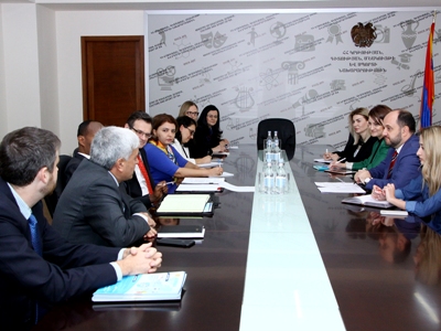 Armenian minister receives WB representative Harry Patrinos