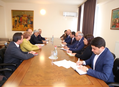 Armenian minister receives World Bank delegation