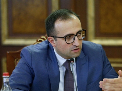 Armenian healthcare minister, Prosperous Armenia faction MPs hold closed meeting