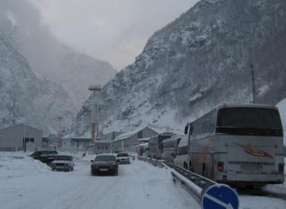 Upper Lars road closed to all types of vehicles