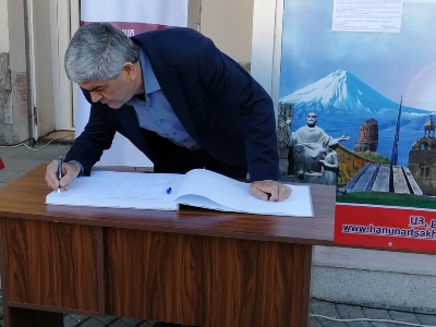"For Artsakh" pan-national movement petitioning in defense of Armenia 2nd President