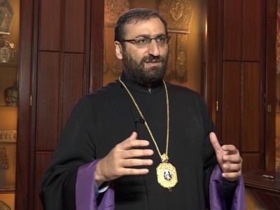 Armenia PM Chief of Staff, bishop discuss State-Church relations