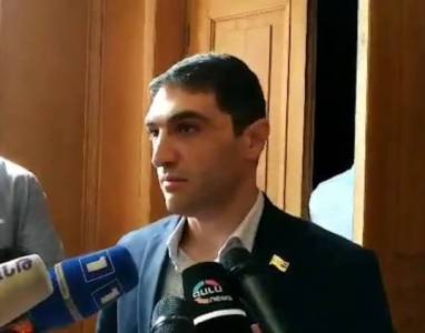 «Հրապարակ». «Տենց եք անում, որ սենց չափերներն անցնում են». ԱԺ-ում բախումը քվեարկության պատճառով էր