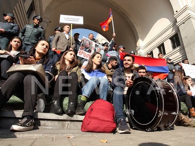 ARF youth continue sit-in outside Armenia education ministry