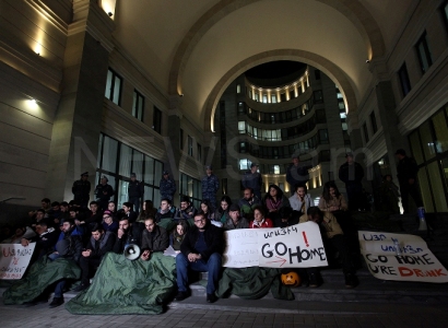 Participants of student rally in Yerevan address MPs