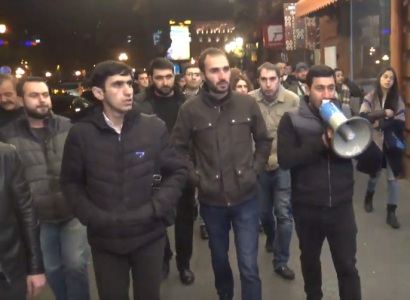 Участники студенческого митинга начали информационное шествие по центральным улицам Еревана