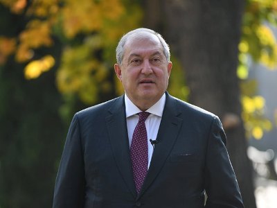 Autumn in park at Armenian President residence (PHOTOS)