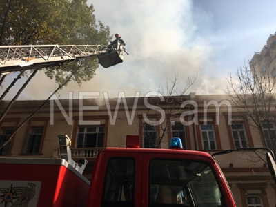 8 firefighting squads dispatched to extinguish large fire in downtown Yerevan (PHOTO)
